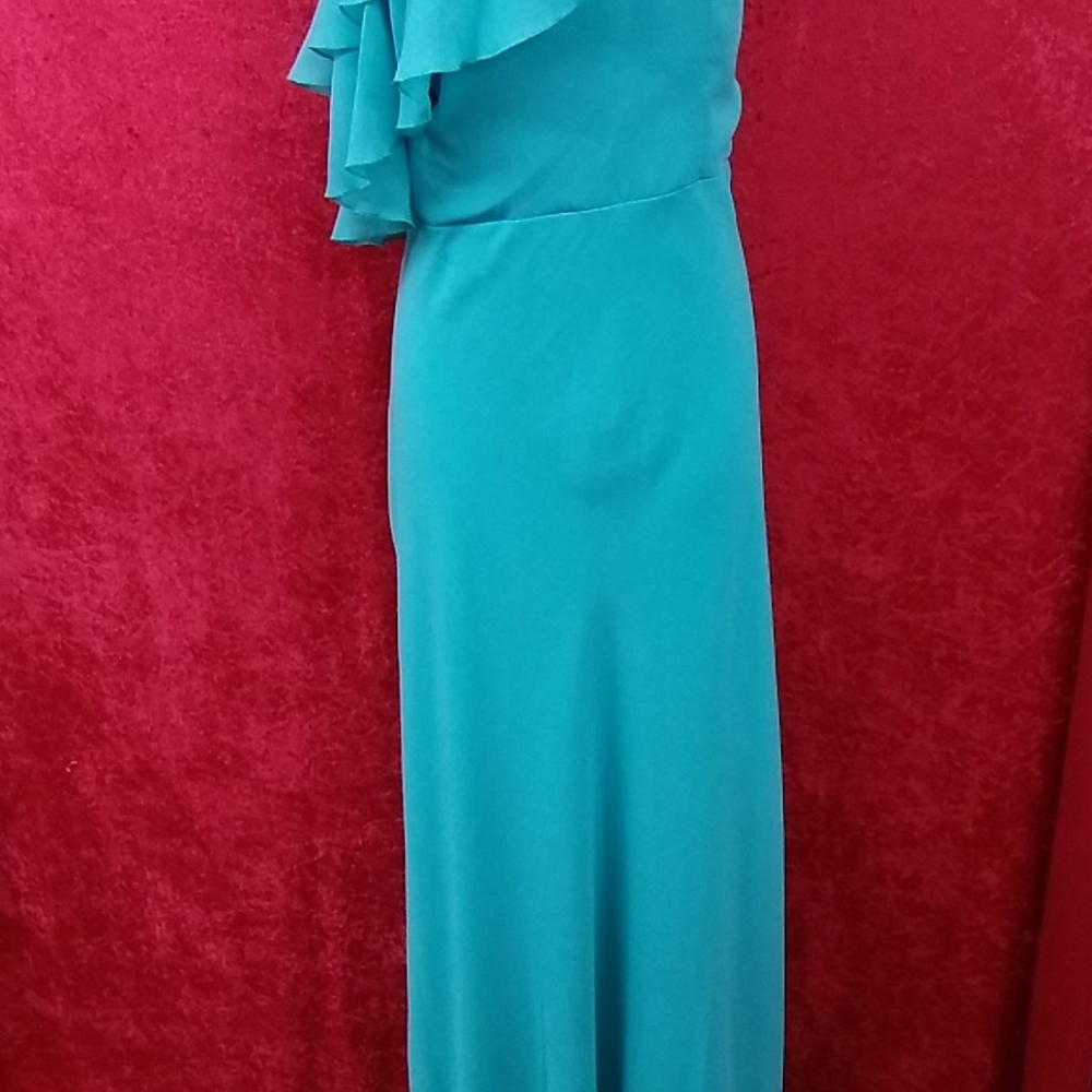Dresses - Picture 2 of 4